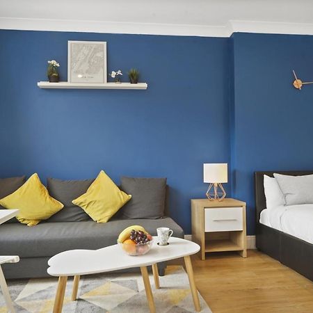 Studio Apartment By Homely Stays 런던 외부 사진